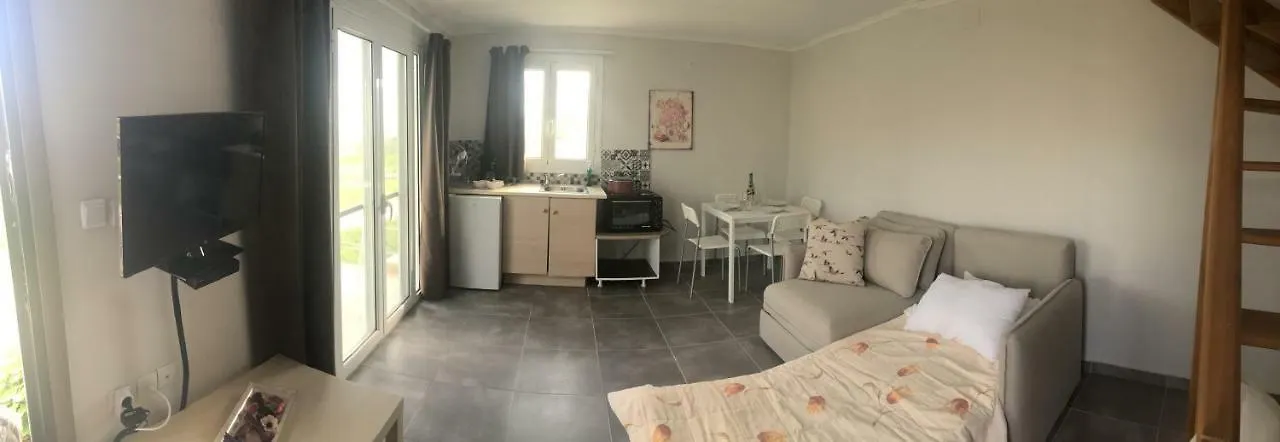 Daphne'S Boutique Apartments Livadhion Greece