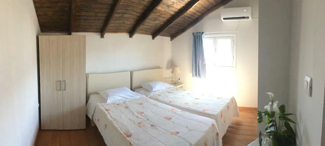 Daphne'S Boutique Apartments Livadhion Grécia