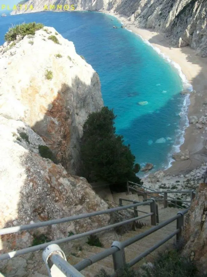 Daphne'S Boutique Apartments Livadhion