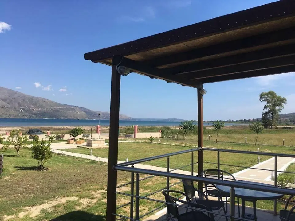 Daphne'S Boutique Apartments Livadhion