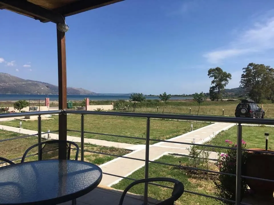 Daphne'S Boutique Apartments Livadhion