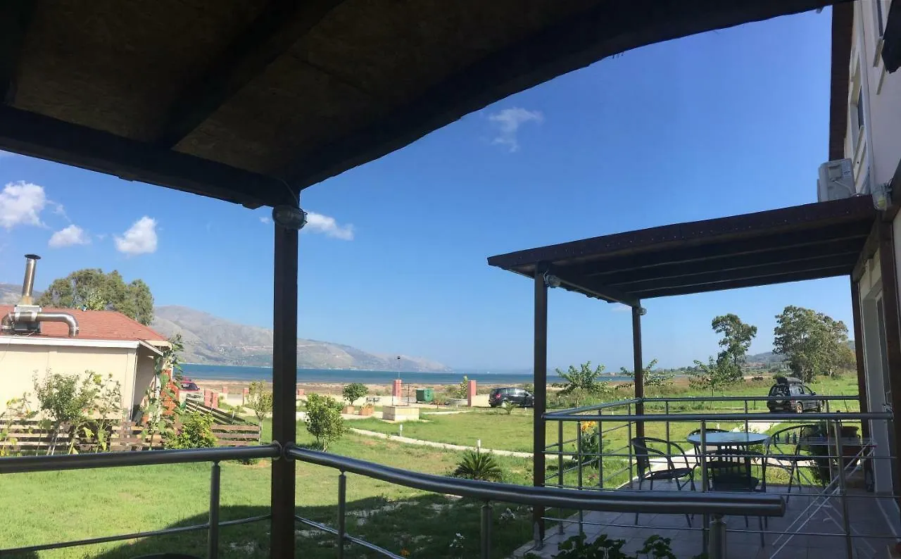 Daphne'S Boutique Apartments Livadhion