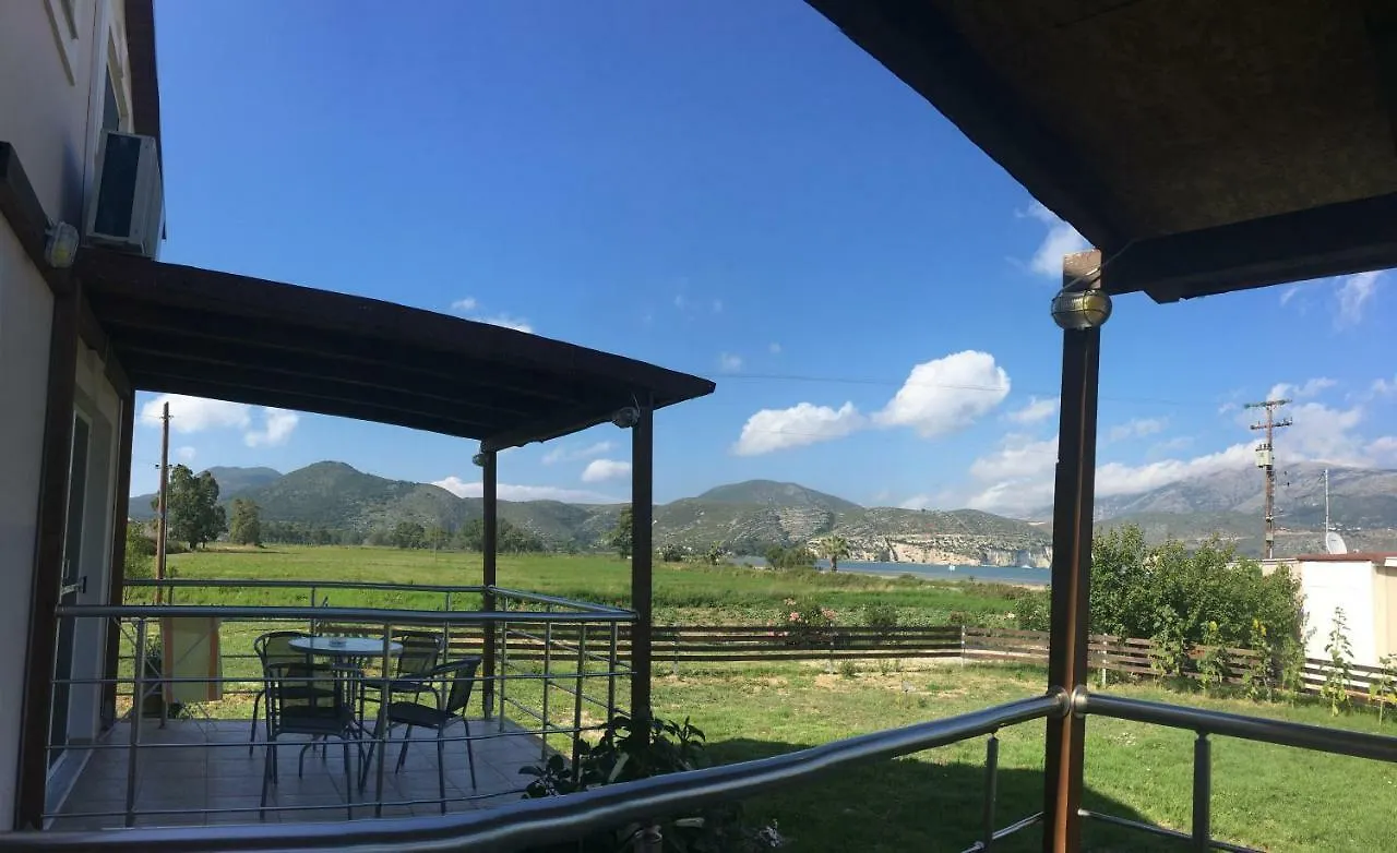 Daphne'S Boutique Apartments Livadhion